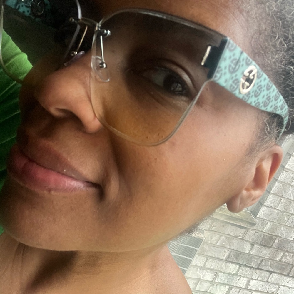 Chic Blue Patterned Sunglasses - Picture 4 of 4